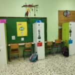 Η φωτογραφία απεικονίζει τον χώρο ατομικής εργασίας μαθητών σε μια αίθουσα του σχολείου μας.